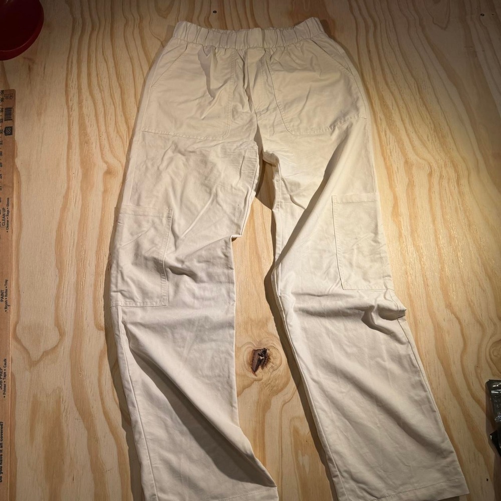 Cream Pull&Bear baggy cargo pants in a S